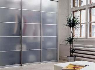 Стеклянные двери для шкафа-купе в короткие сроки с гарантией завода производителя – примеры наших работ