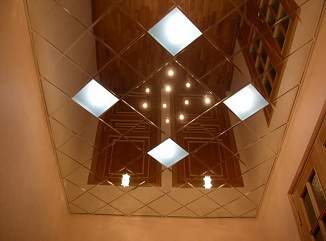 Зеркальный подвесной потолок в короткие сроки с гарантией завода производителя – примеры наших работ