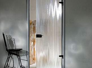 Стеклянные двери в алюминиевой коробке в короткие сроки с гарантией завода производителя – примеры наших работ