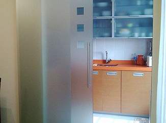 Стеклянные двери на кухню в короткие сроки с гарантией завода производителя – примеры наших работ